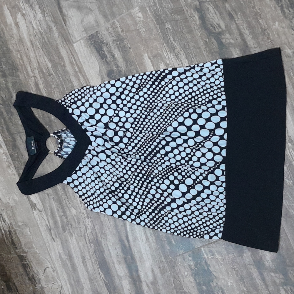 Junior's size extra large B wear black and white blouse